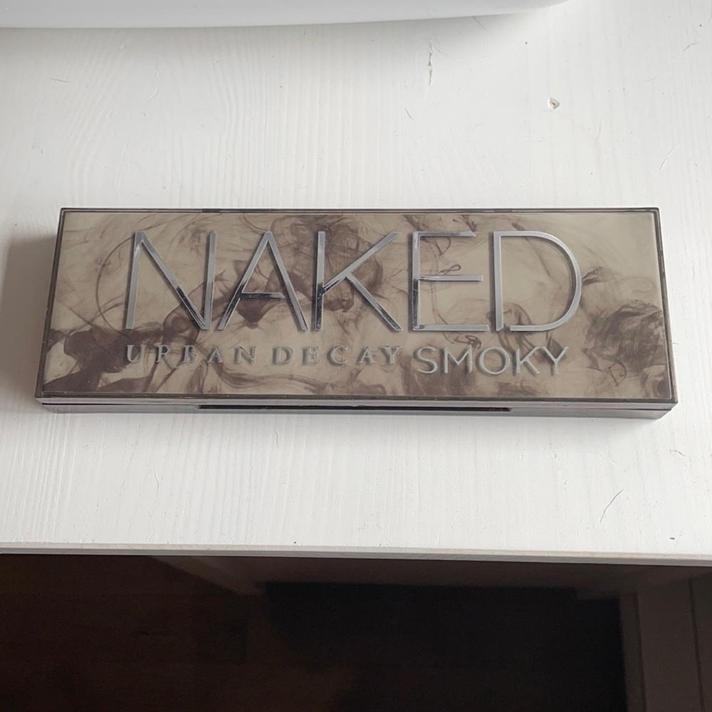 Urban Decay Naked Smoky eyeshadow palette